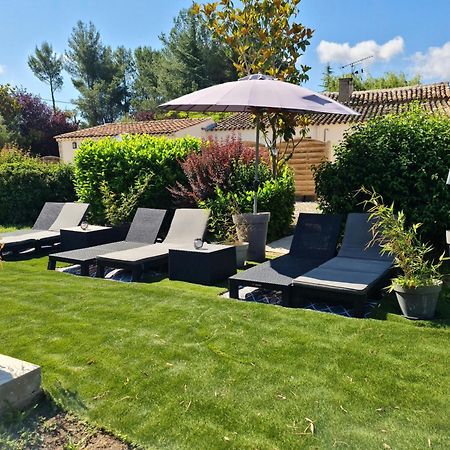 דירות טרטס Mas Gabelys Superbe Vue Sainte Victoire Jardin Terrasse Et Piscine מראה חיצוני תמונה
