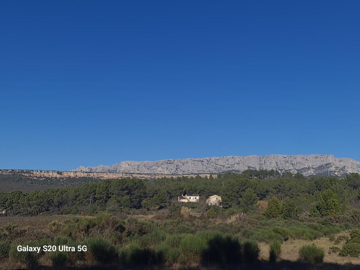 דירות טרטס Mas Gabelys Superbe Vue Sainte Victoire Jardin Terrasse Et Piscine מראה חיצוני תמונה